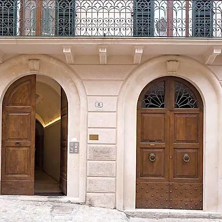 Bed and Breakfast Costa Masciarelli - Affrescate A Due Passi Dal Duomo 4*