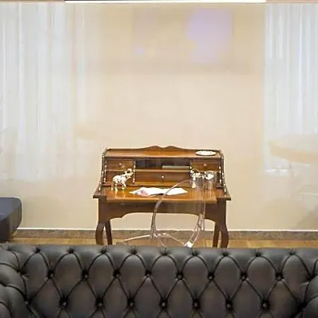 Bed and Breakfast Costa Masciarelli - Affrescate A Due Passi Dal Duomo 4*
