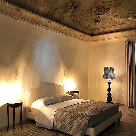 Costa Masciarelli - Affrescate A Due Passi Dal Duomo Bed and Breakfast 4*