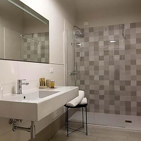 Bed and Breakfast Costa Masciarelli - Affrescate A Due Passi Dal Duomo 4*
