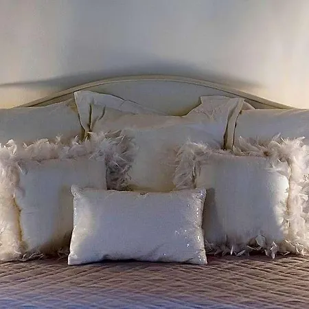 Bed and Breakfast Costa Masciarelli - Affrescate A Due Passi Dal Duomo 4*