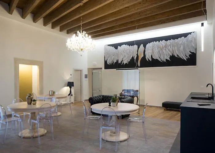 Costa Masciarelli - Affrescate A Due Passi Dal Duomo 3*